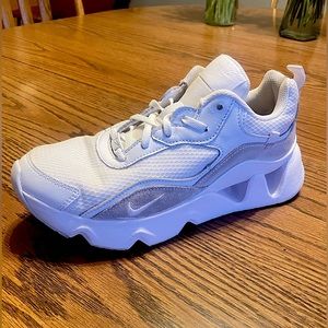 Nike women’s size 8.5 RYZ style
